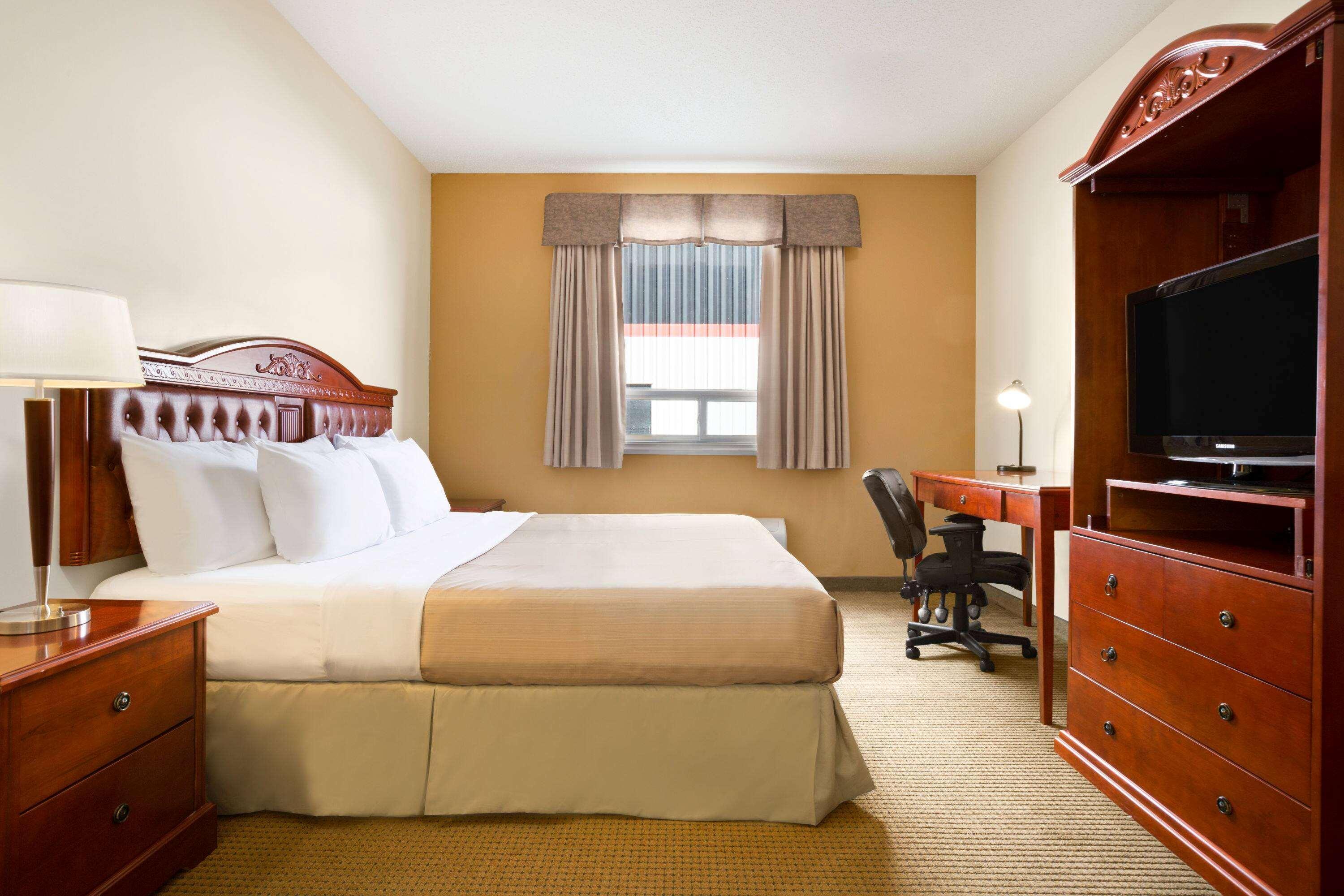 Days Inn By Wyndham Bonnyville Екстер'єр фото