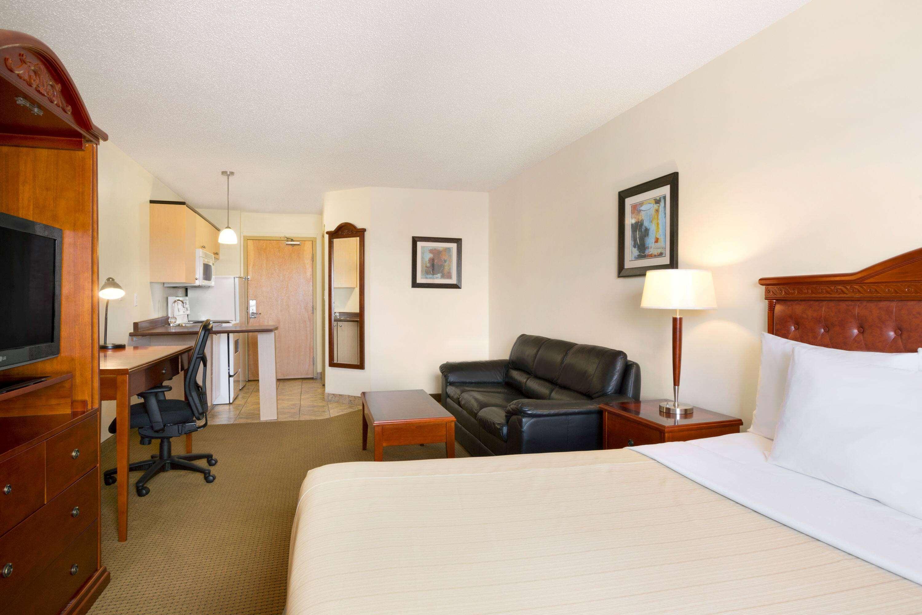 Days Inn By Wyndham Bonnyville Екстер'єр фото
