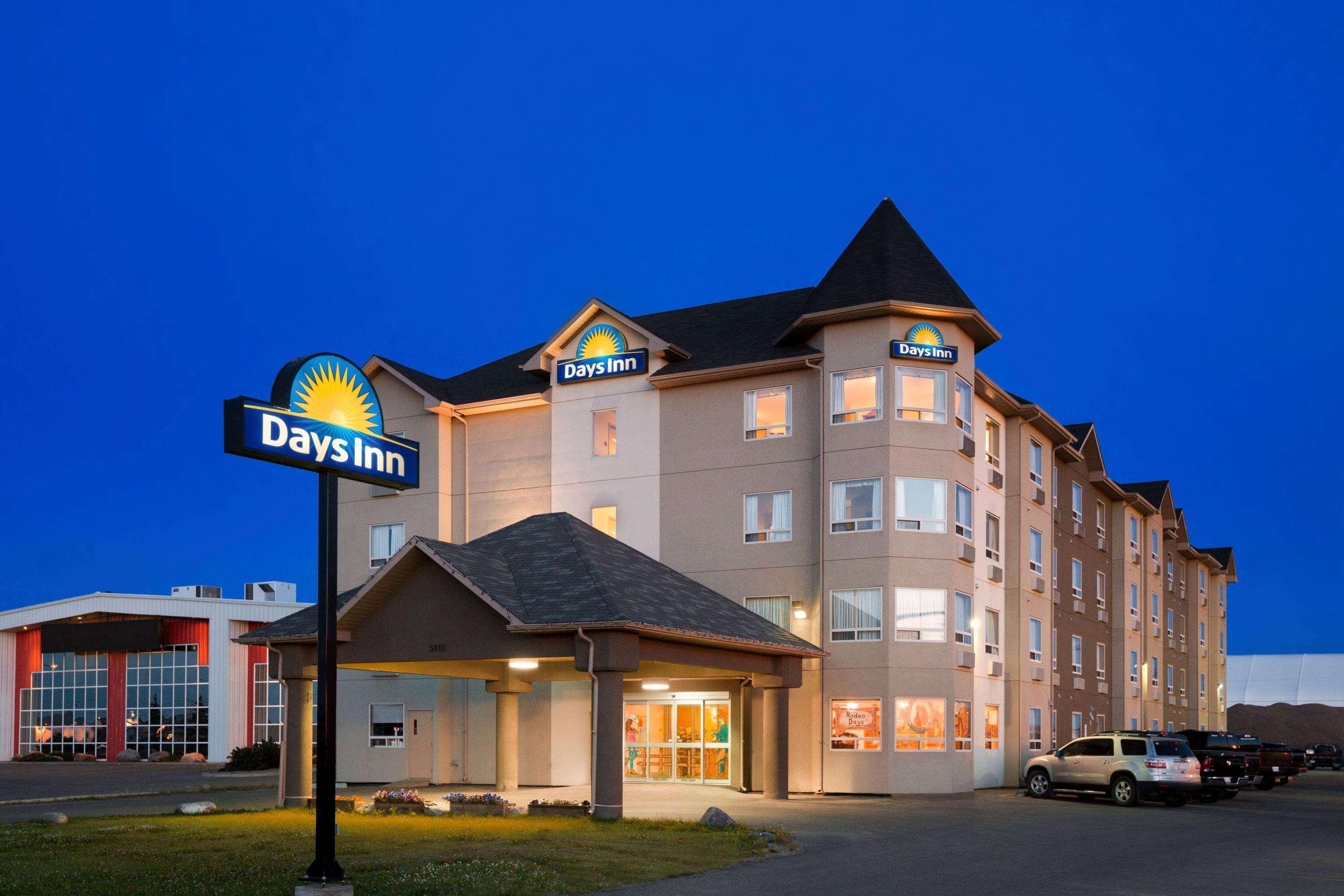 Days Inn By Wyndham Bonnyville Екстер'єр фото