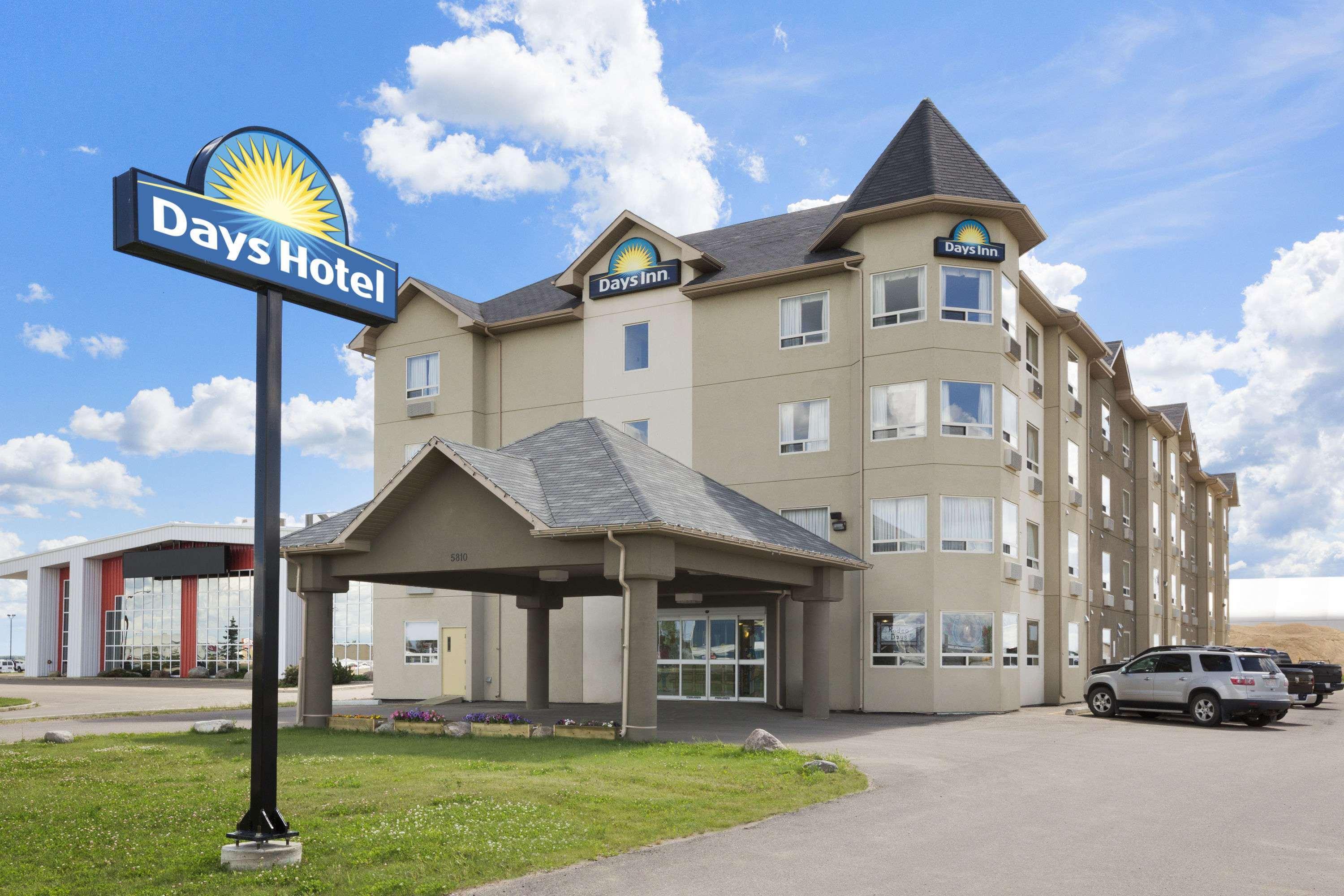 Days Inn By Wyndham Bonnyville Екстер'єр фото